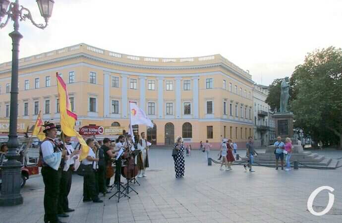 Музкомедия открыла 75-й сезон7