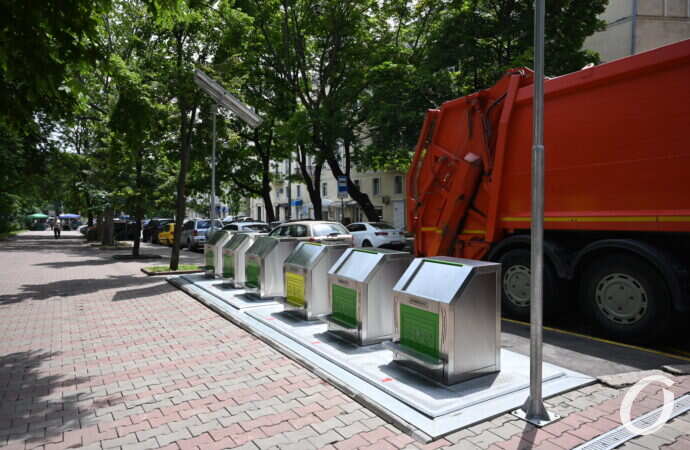 В Одессе устанавливают подземные мусорные контейнеры – зачем им солнечные батареи и WiFi?