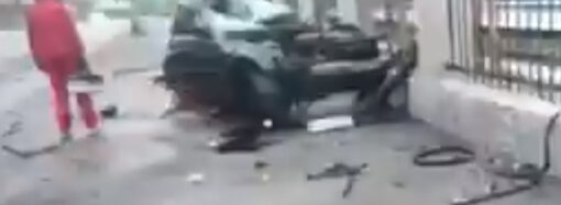 В Одессе на ул. Среднефонтанской BMW разорвало на две половины (видео)