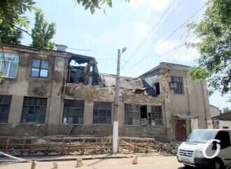 Обрушение рядом с одесским Староконным рынком: часть завалов — на асфальте, склады работают (фото)