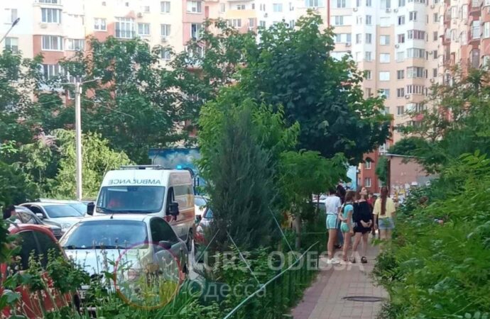 В Одессе 3-летний ребенок чудом выжил после падения с 9-го этажа