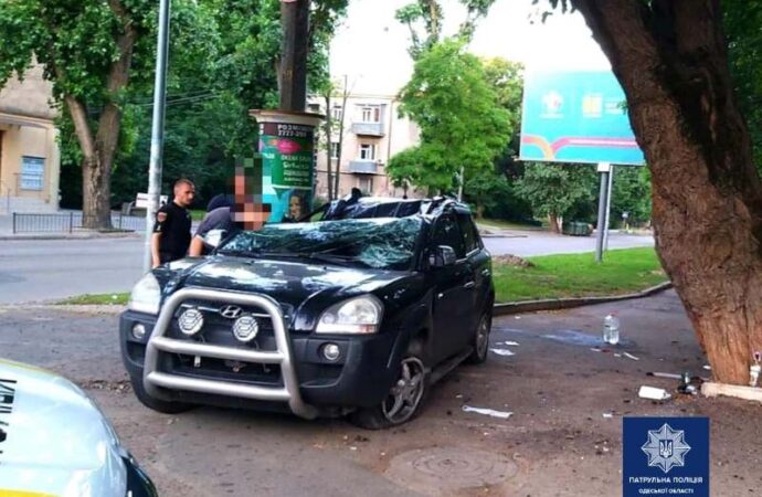 В Одессе на Французском бульваре перевернулся «Хюндай» – есть пострадавшие