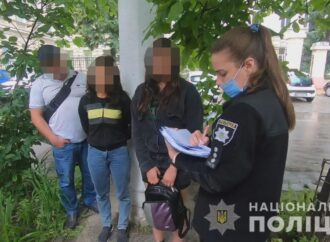 Одесская полиция показала, как работает банда карманников, и их задержание (видео)