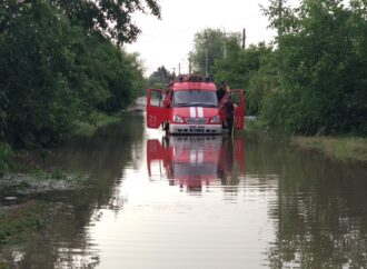 Килию затопило: город в Одесской области остался без электричества и воды (фото)