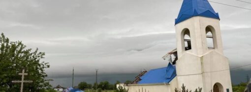 В Одесской области ураган снес купол храма (фото)