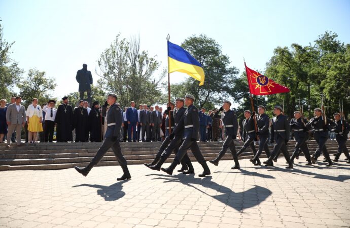 солдаты маршируют