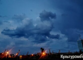 Над Одессой пролетел необычный «дракон» – фотофакт