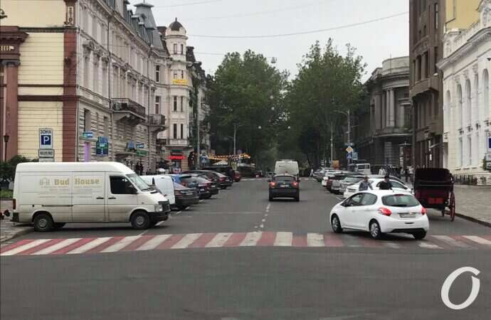 Непешеходный центр: в Одессе зона без авто на этот раз не получилась (фото)