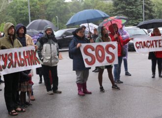 Одесские экологи начали сбор подписей против дороги через Куяльник и провели митинг