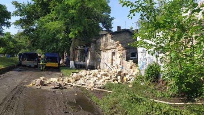 В Одессе на Пересыпи рухнула стена и разрушила газопровод