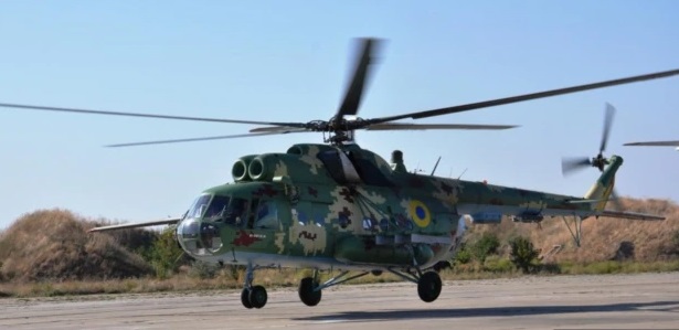 В Одессе военный вертолет шокировал отдыхающих: пролетел низко над пляжем (видео)