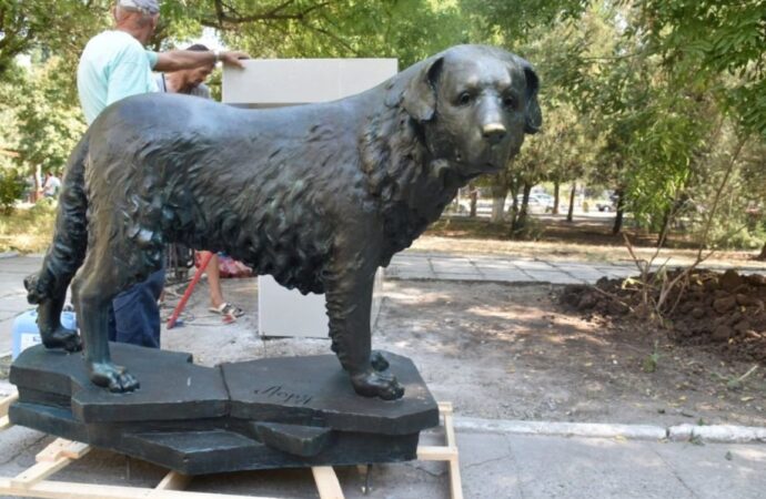 памятник собаке в Черноморске