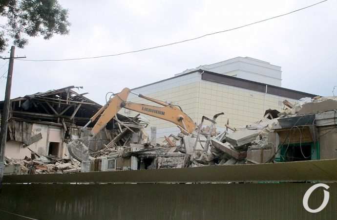 снос дома на Базарной4