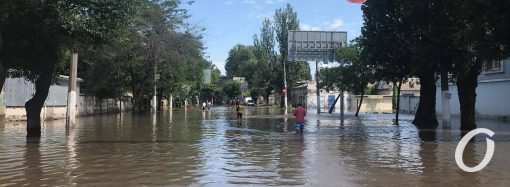 Ситуация на одесской Пересыпи: ливень затопил улицы, дворы, квартиры (фото и видео)