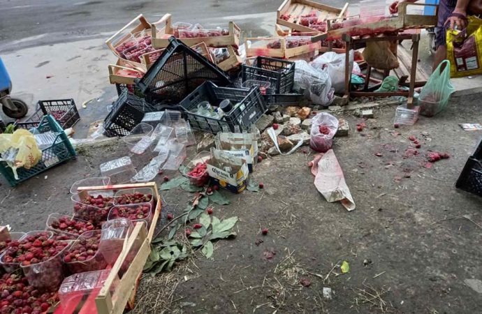 мусор после уличных торговцев