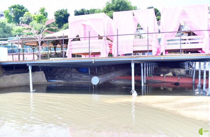 труба под настилом в Аркадии