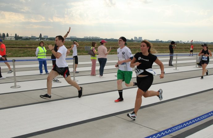 бег по взлетой полосе