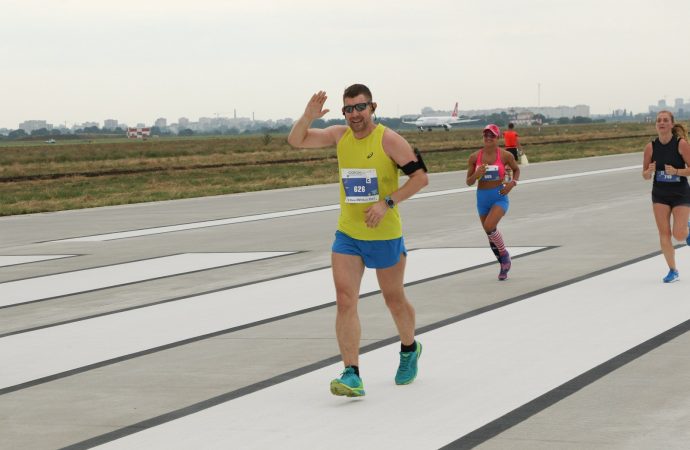 бег по взлетой полосе