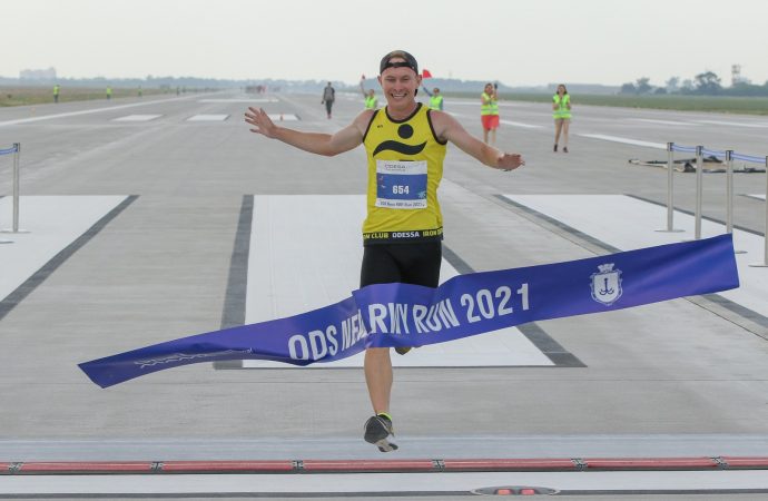 бег по взлетой полосе