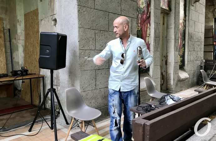 спектакль в замке монстров