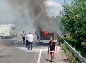 На трассе Одесса – Киев загорелся автобус с пассажирами