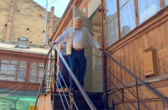 Дом его детства: одесская квартира Михаила Жванецкого станет муниципальным музеем