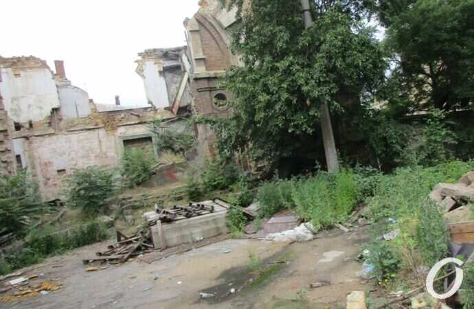 разрушенный масонский дом