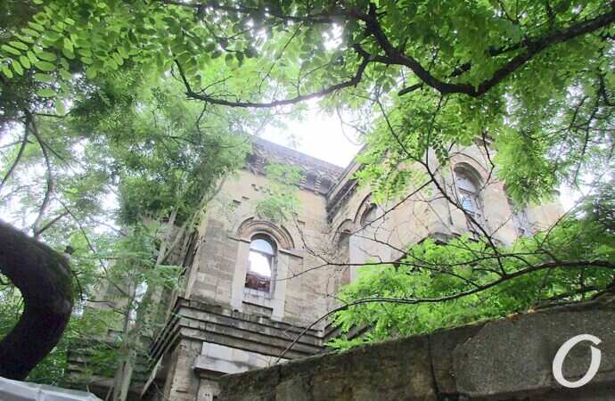 разрушенный масонский дом