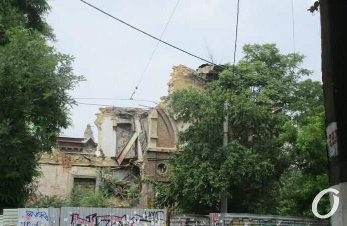 разрушенный масонский дом