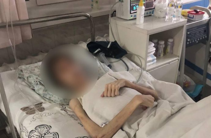 Лечили «духовно»: в Одессе родители морили голодом 16-летнего сына