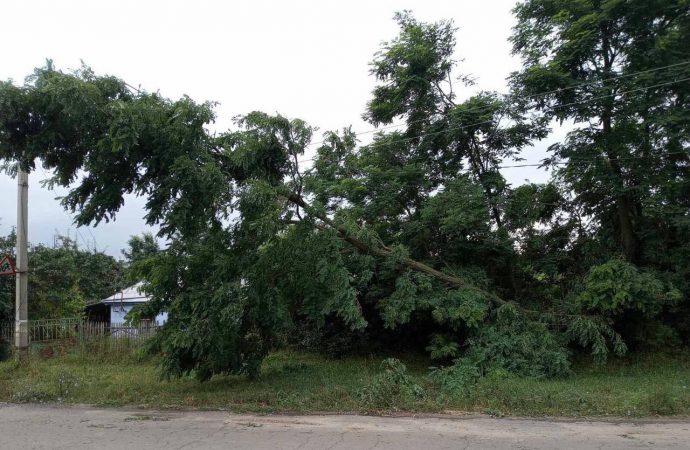 Ливень оставил без света 23 населенных пункта в Одесской области и часть Одессы