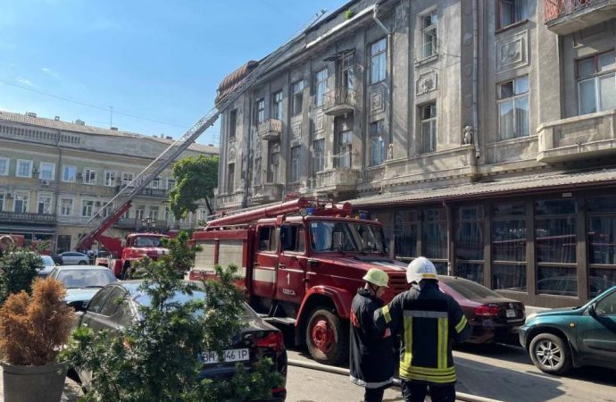В центре Одессы горел дом-памятник архитектуры – есть пострадавший (фото)