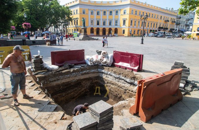 Археологи снова ведут раскопки на Приморском бульваре – что нашли? (фото)