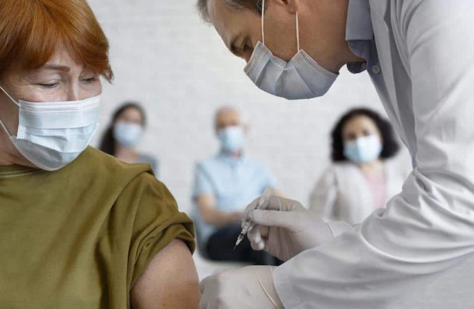 Вакцинация от COVID-19: где и когда можно сделать бустерную прививку?