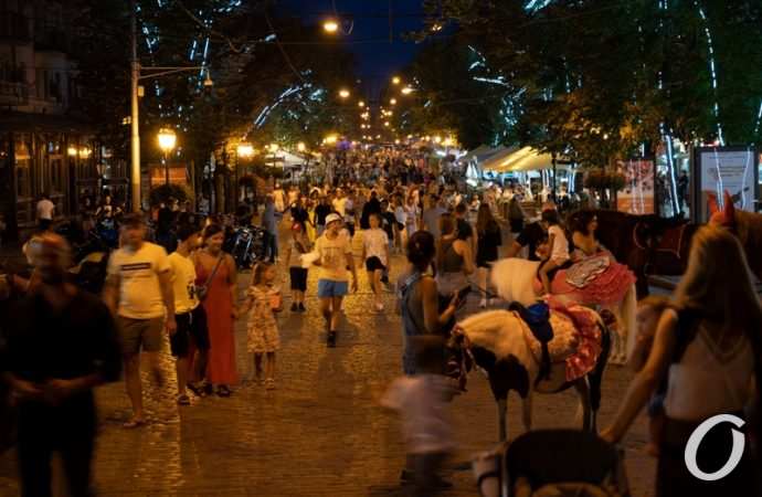 Дерибасовская вечером10