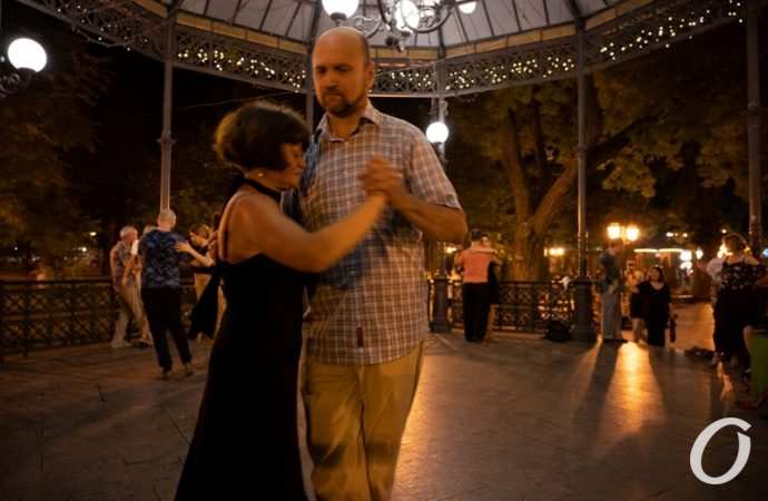 Дерибасовская вечером25