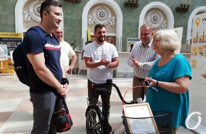 На одесском Главпочтамте чествовали лучшего подписчика6