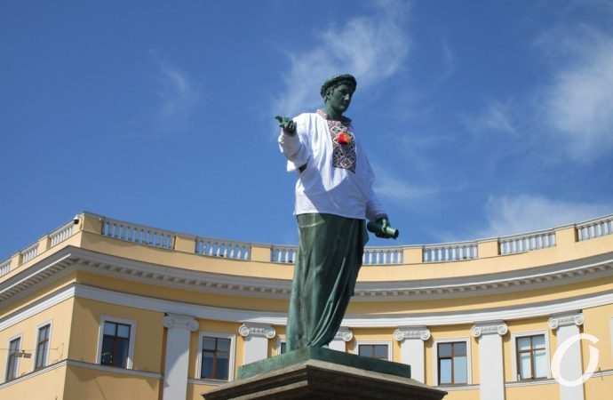 Дюк в вышиванке10