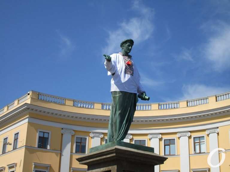 Дюк в вышиванке10