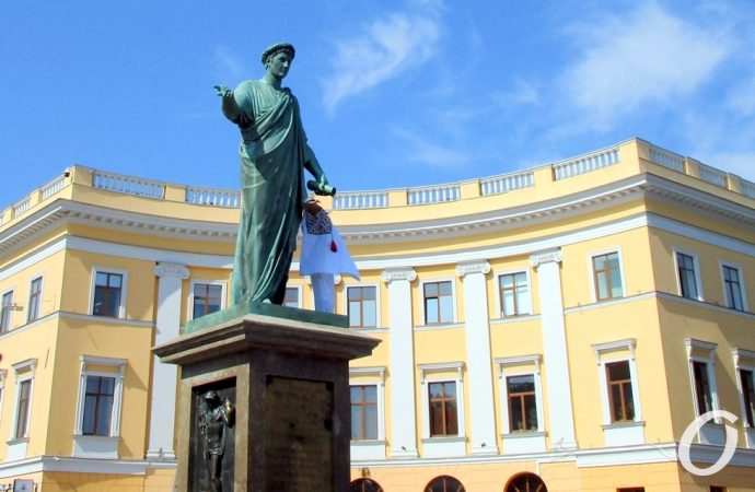 Дюк в вышиванке2