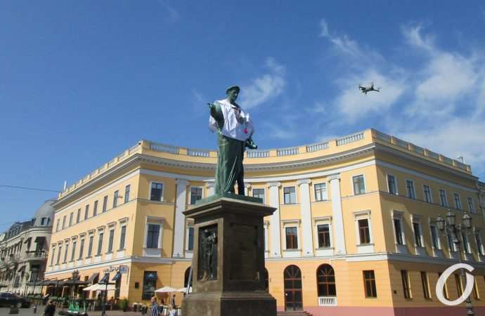 Дюк в вышиванке3