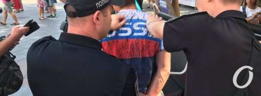 Задержание «американца» в Одессе: причиной внимания полицейских стала вовсе не футболка-«триколор»
