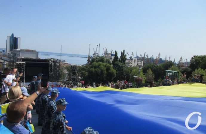 флаг на Потемкинской лестнице35