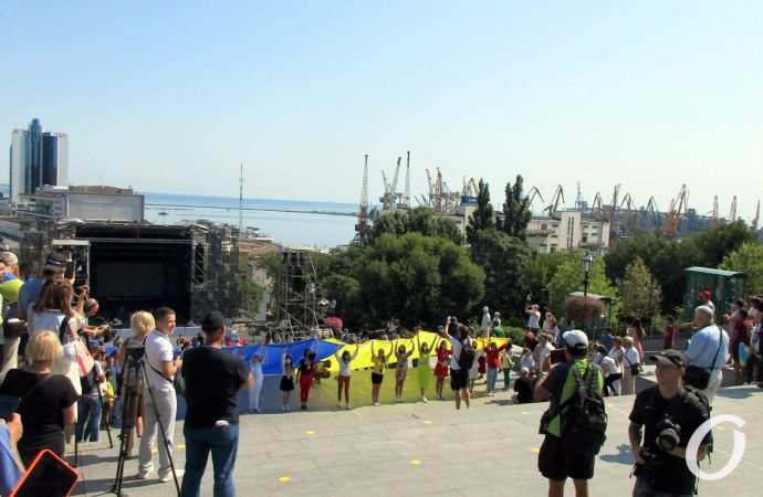 флаг на Потемкинской лестнице26