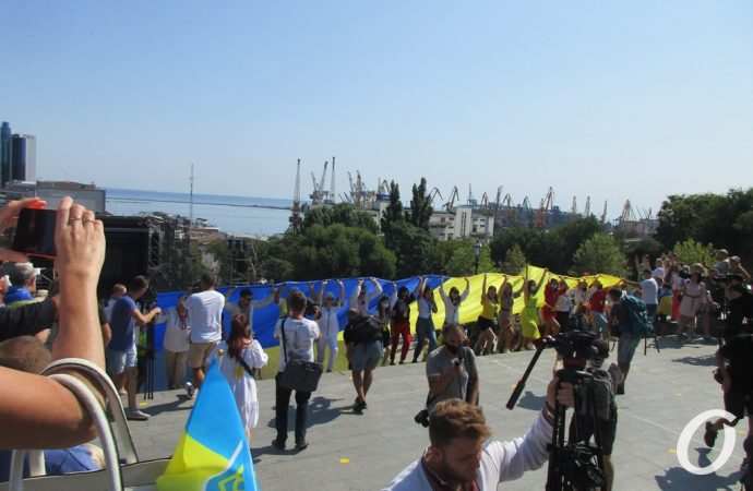 флаг на Потемкинской лестнице27