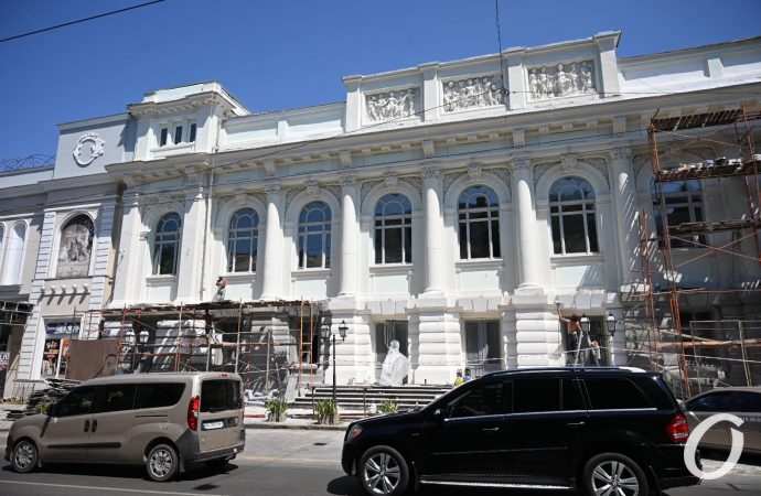 Реставрация Украинского театра подходит к концу: уже можно увидеть, как он будет выглядеть