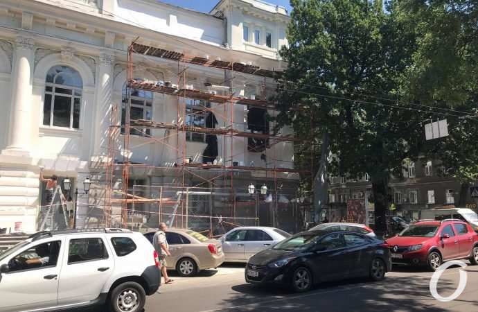 ремонт фасада украинского театра