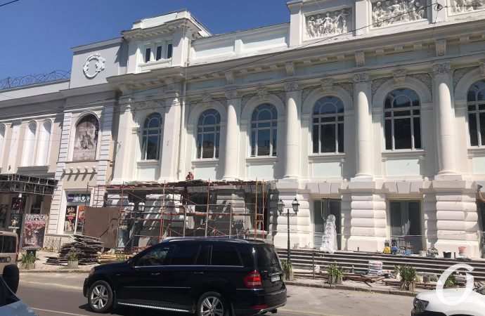 ремонт фасада украинского театра