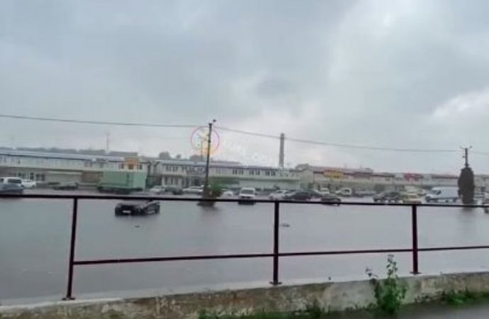 В Одессе ливень – поплыл «7-й километр» (видео)