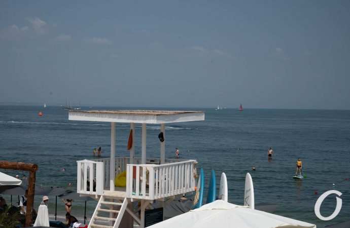 вышка спасателей на пляже